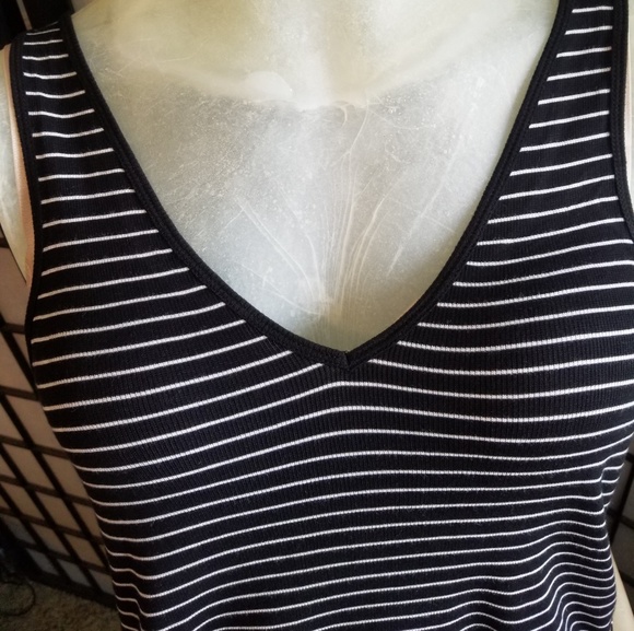 Nwot Stripped black and white tank top - Picture 5 of 6